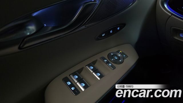 Genesis GV70 2022 — photo 28