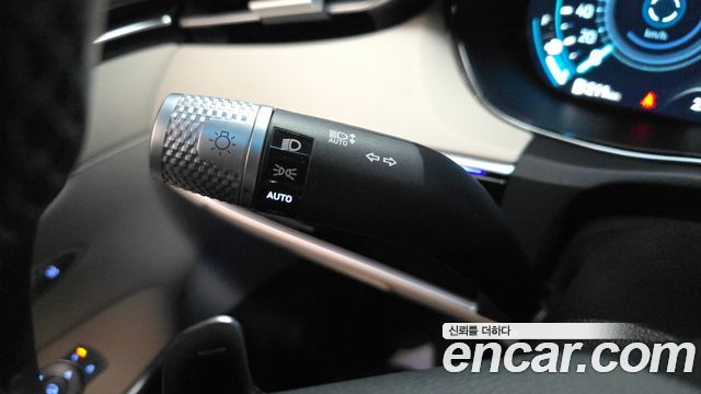 Genesis GV70 2022 — photo 29