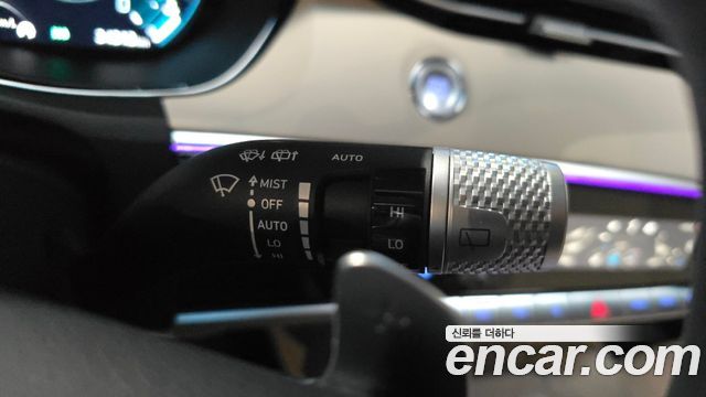 Genesis GV70 2022 — photo 30
