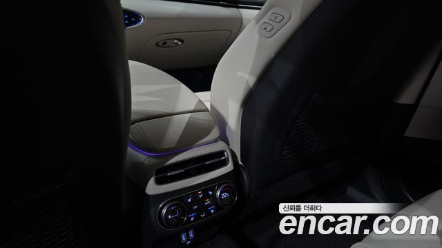 Genesis GV70 2022 — photo 33