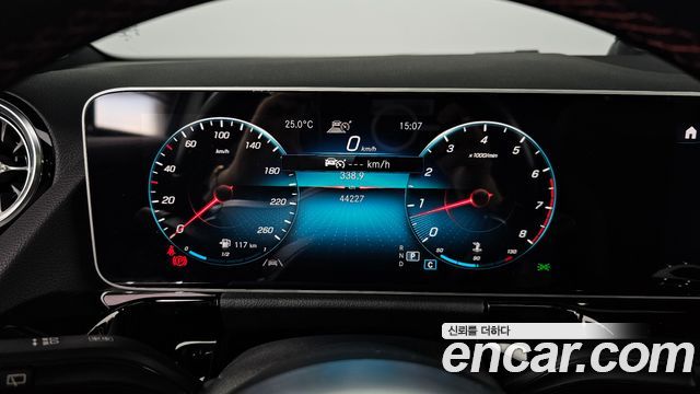Mercedes-Benz GLA-Class 2020 — photo 8