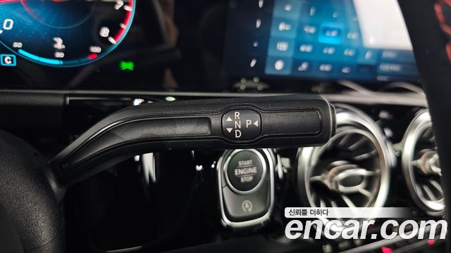 Mercedes-Benz GLA-Class 2020 — photo 9