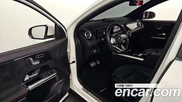 Mercedes-Benz GLA-Class 2020 — photo 10