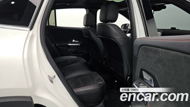 Mercedes-Benz GLA-Class 2020 — photo 12