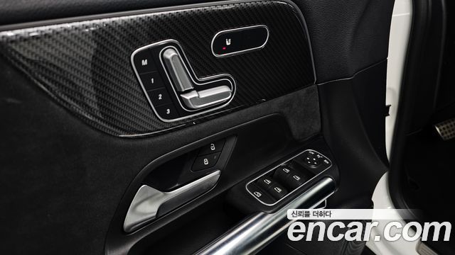 Mercedes-Benz GLA-Class 2020 — photo 18