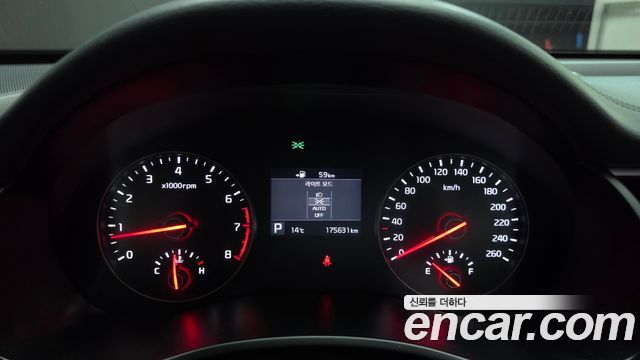 Kia K7 2017 — photo 11