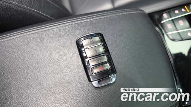 Kia K7 2017 — photo 29