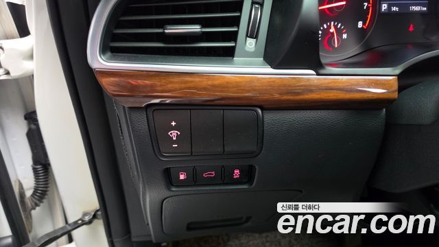 Kia K7 2017 — photo 31