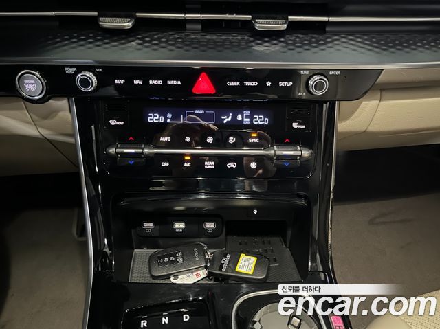 Kia Canival 2023 — photo 17
