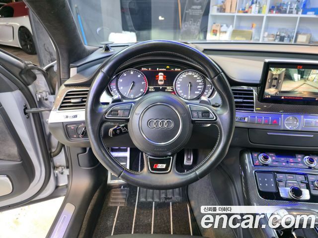 Audi S8 2015 — photo 11