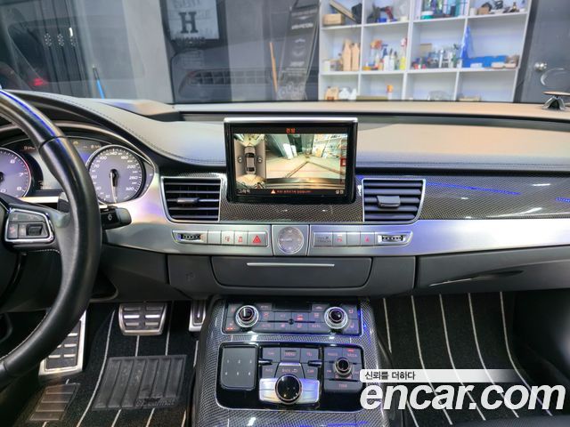 Audi S8 2015 — photo 13