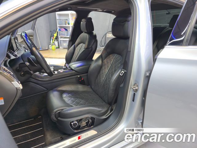 Audi S8 2015 — photo 17