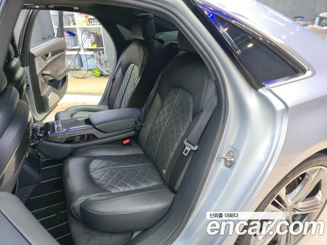 Audi S8 2015 — photo 18