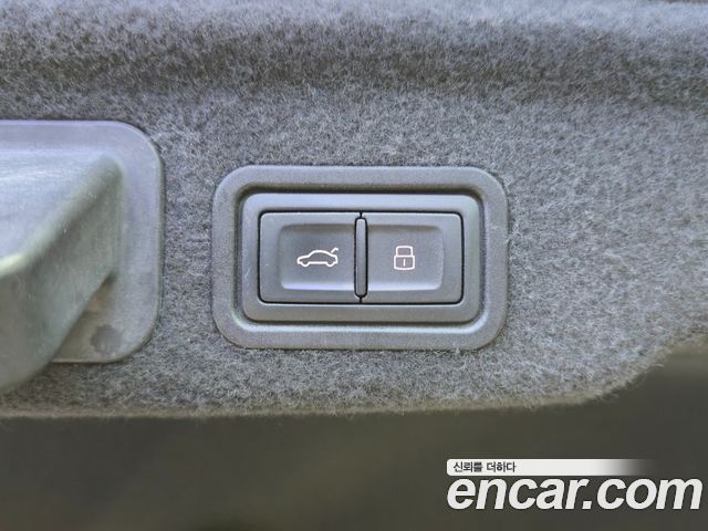 Audi S8 2015 — photo 20