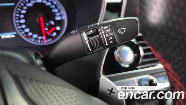 Genesis G70 2018 — photo 28