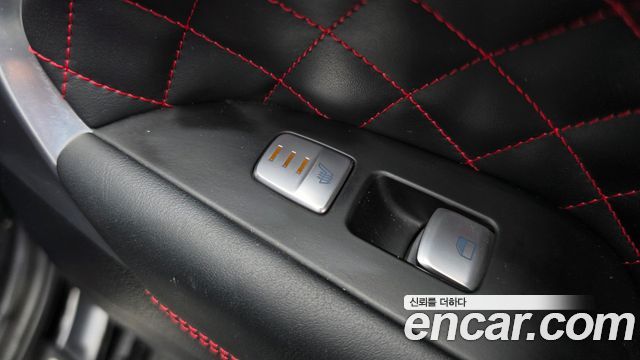 Genesis G70 2018 — photo 32