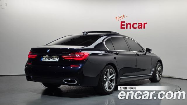 BMW 7-Series 2018 — photo 2