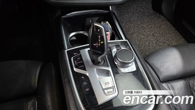 BMW 7-Series 2018 — photo 9
