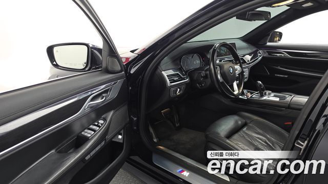 BMW 7-Series 2018 — photo 10