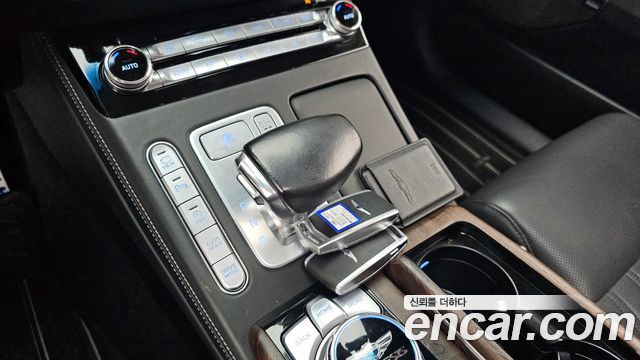 Genesis G90 2019 — photo 12