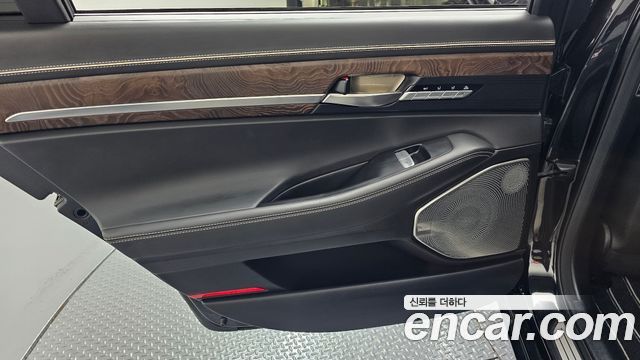 Genesis G90 2019 — photo 15