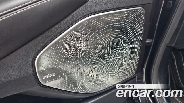 Genesis G90 2019 — photo 34