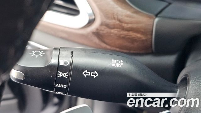 Genesis G90 2019 — photo 36