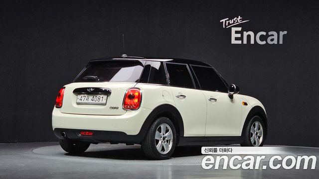 Mini Cooper 2017 — photo 2