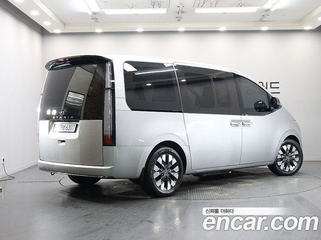 Hyundai Staria 2022 — photo 3