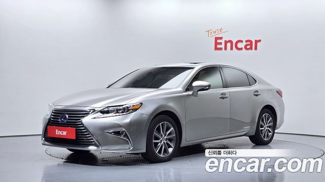 Lexus ES 2017 — photo 1