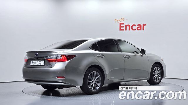 Lexus ES 2017 — photo 2