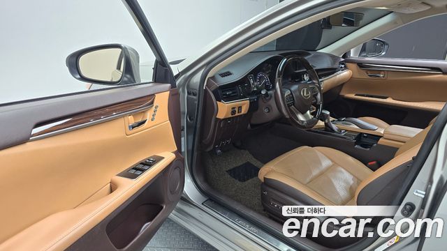 Lexus ES 2017 — photo 10