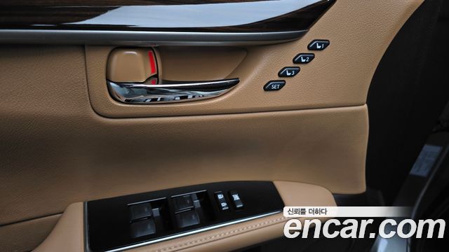 Lexus ES 2017 — photo 17
