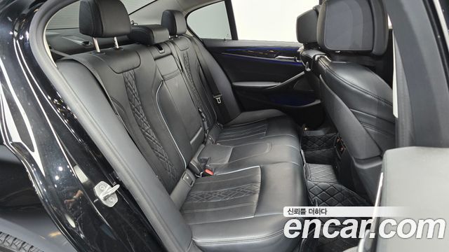 BMW 5-Series 2020 — photo 17