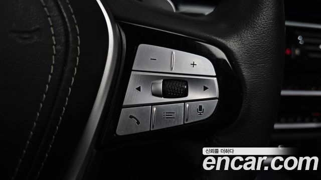 BMW 5-Series 2020 — photo 25