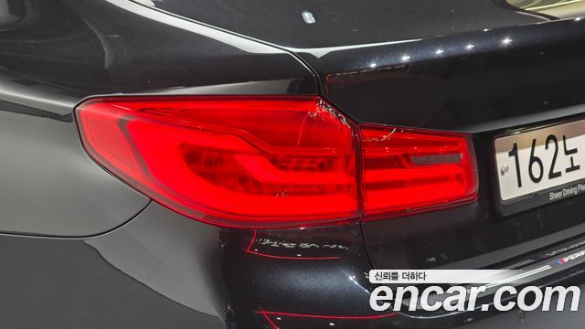 BMW 5-Series 2020 — photo 9