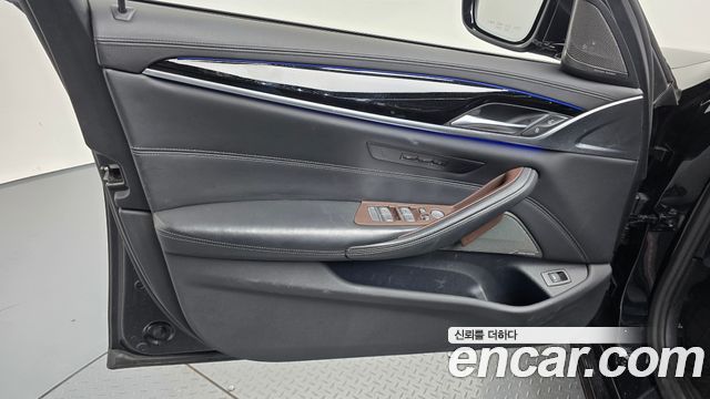 BMW 5-Series 2020 — photo 14