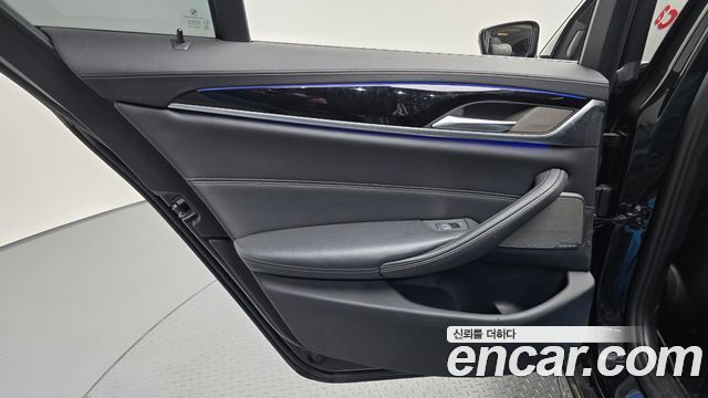 BMW 5-Series 2020 — photo 15