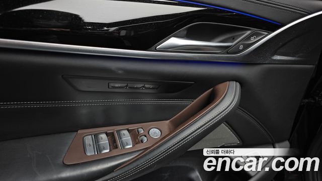 BMW 5-Series 2020 — photo 29