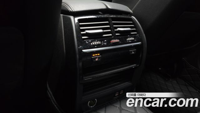 BMW 5-Series 2020 — photo 30