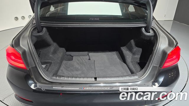 BMW 5-Series 2020 — photo 35