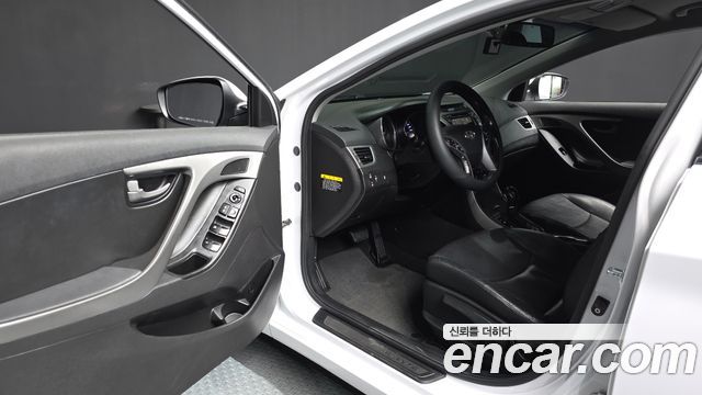 Hyundai AVANTE 2015 — photo 10