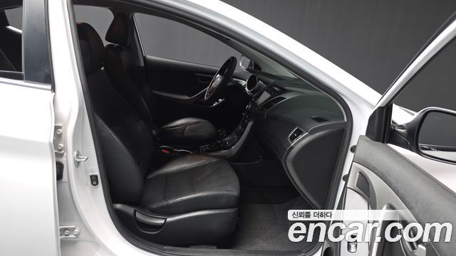 Hyundai AVANTE 2015 — photo 11