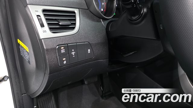 Hyundai AVANTE 2015 — photo 14