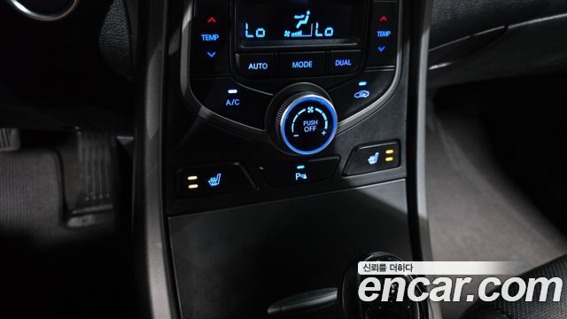 Hyundai AVANTE 2015 — photo 17
