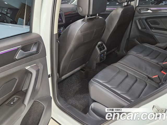 Volkswagen Tiguan 2022 — photo 11