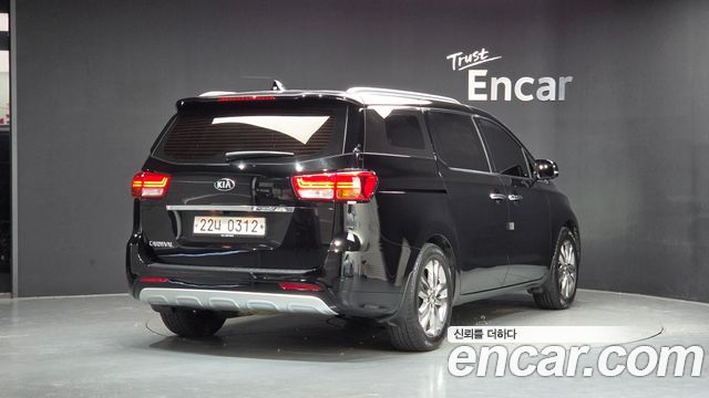 Kia Canival 2017 — photo 2