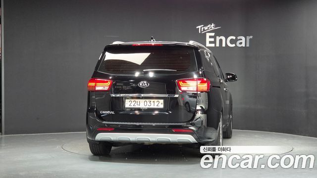 Kia Canival 2017 — photo 4