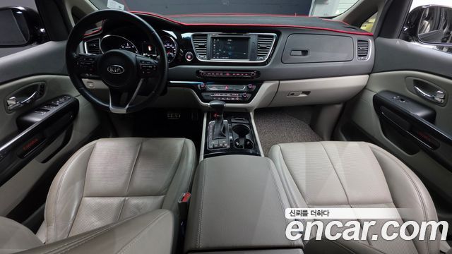 Kia Canival 2017 — photo 10