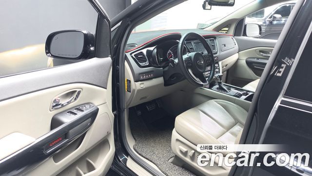 Kia Canival 2017 — photo 13